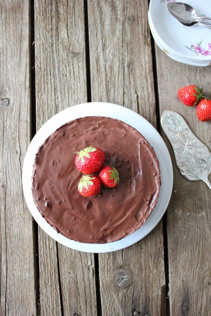 Schokobiskuit Torte mit Creme aus Erdbeeren mit Schokoladeüberzug von SweetsandLifestyle