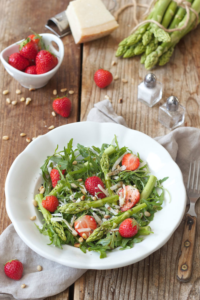 Spargel Erdbeer Salat mit Parmesan vonSweets & Lifestyle®