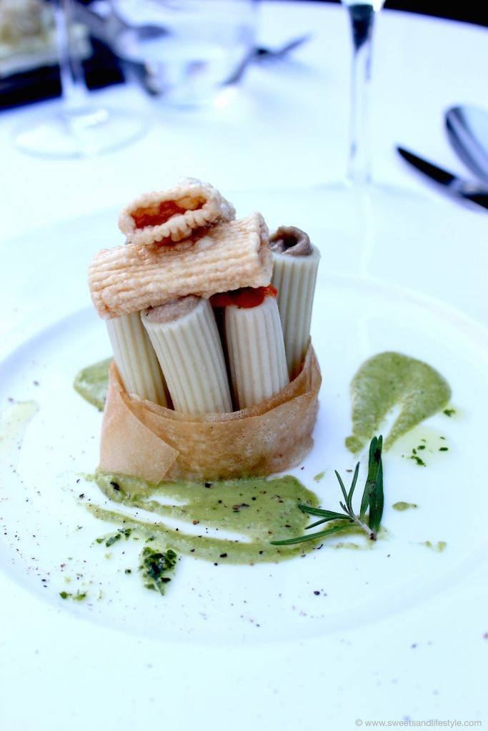 Makkaroni mit Saucen im Restaurant Es Torrent in Son Carrio auf Mallorca