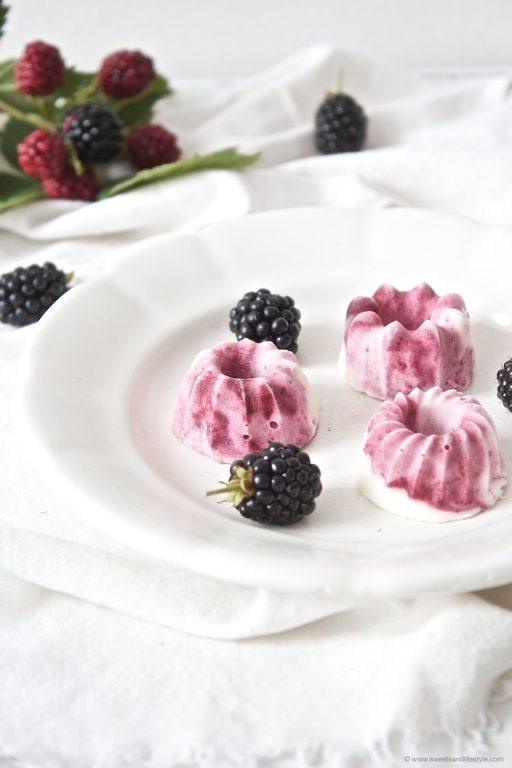 Mini-Eisgugl mit Brombeeren nach einem Rezept von Sweets and Lifestyle