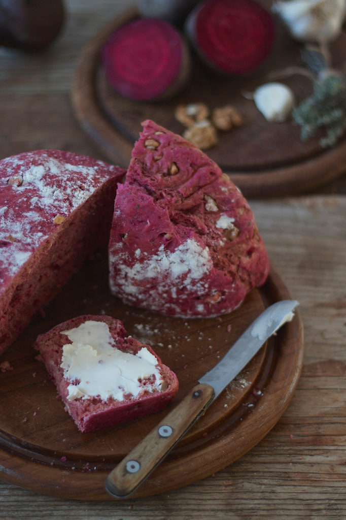 Saftiges Rote Rüben Brot mit Walnüssen nach einem Rezept von Sweets & Lifestyle