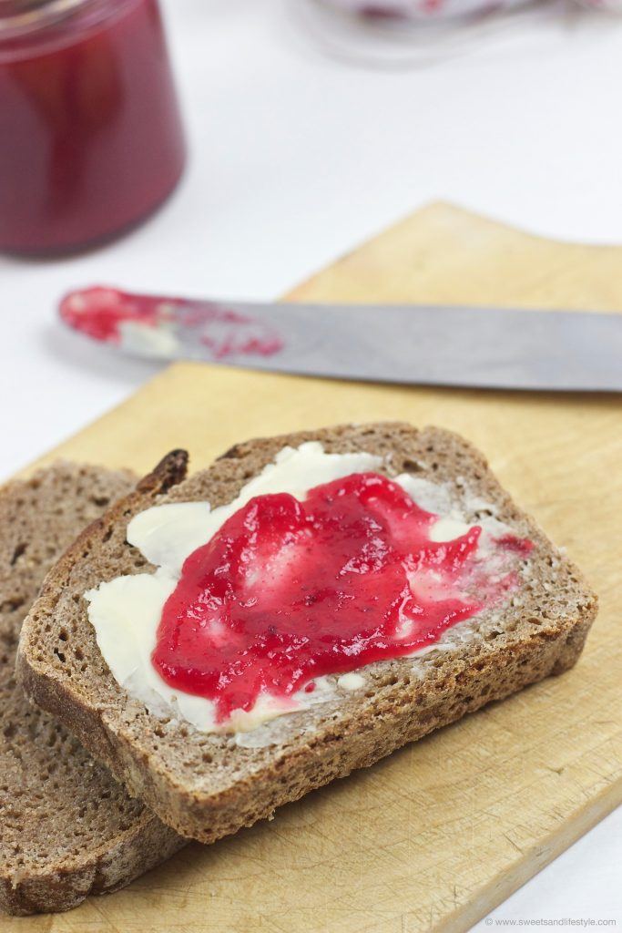 Einfach aber gut - Cranberry Birnen Aufstrich auf Brot mit Butter von Sweets and Lifestyle