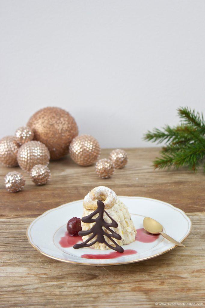 Koestliches Vanillekipferl Parfait, das auf der Zunge zergeht, als Dessert zu Weihnachten von Sweets and Lifestyle