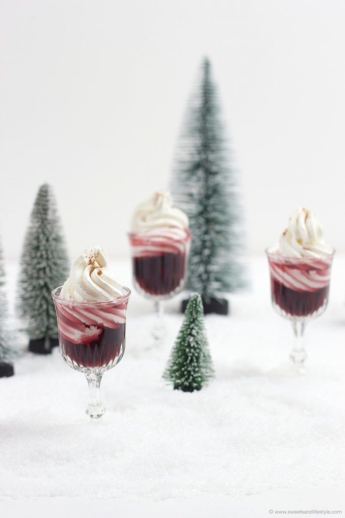 heisses Schneewittchen, Rotweinlikör mit Schlagobers, serviert nach einem Rezept von Sweets and Lifestyle