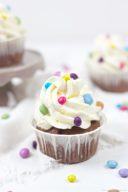 Bunte Faschingscupcakes mit Smarties® verziert von Sweets and Lifestyle