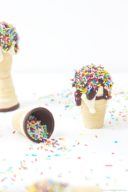 Witzige und zugleich leckere Waffelbecher Cake Pops fuer den Kindergeburtstag von Sweets and Lifestyle