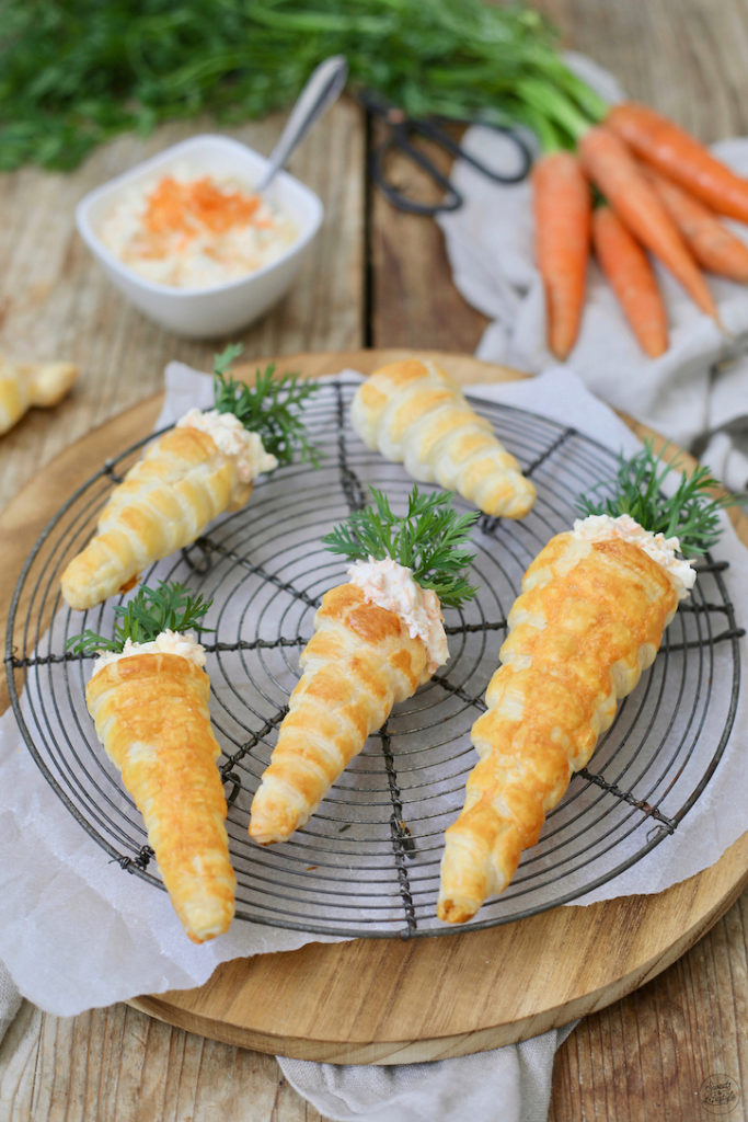 Blätterteig Karotten gefüllt mit selbst gemachtem Aufstrich und Karottengrün nach einem Rezept von Sweets & Lifestyle®
