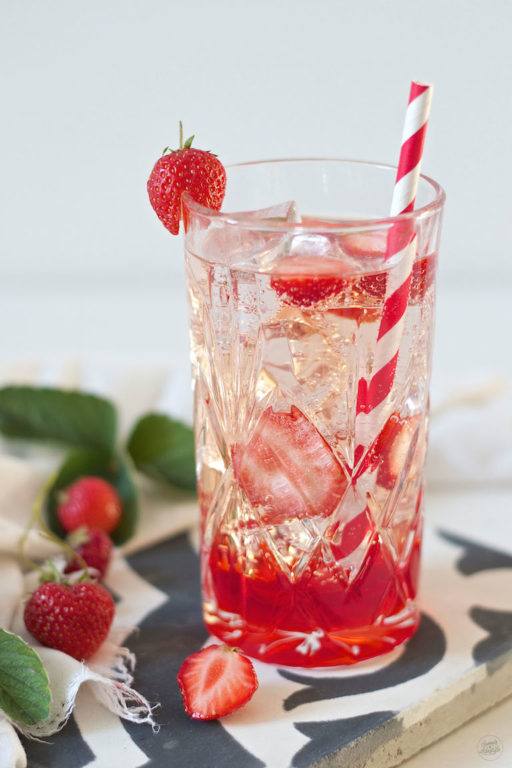 Gin Tonic mit Erdbeeren von Sweets and Lifestyle
