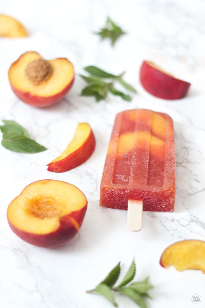 Leckere selbst gemachte Pfirsich Eistee Popsicles von Sweets and Lifestyle