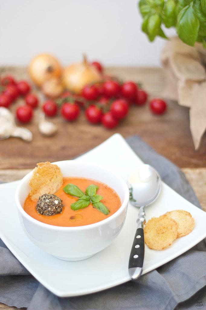 Koestliche, erfrischende Kalte Tomaten-Gurken-Suppe von Sweets and Lifestyle