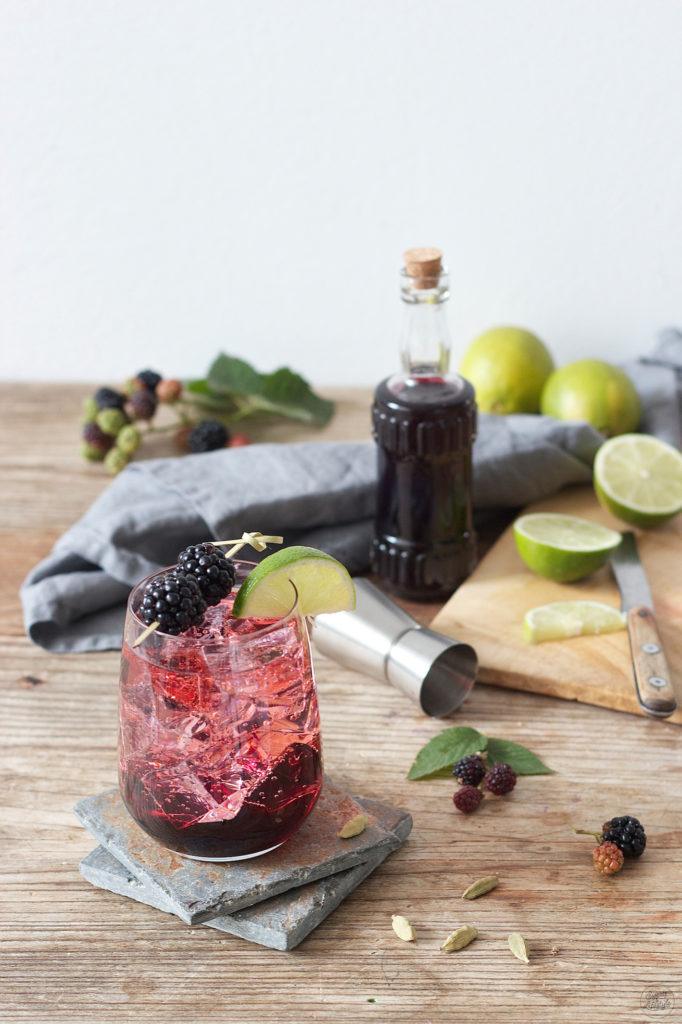 Leckerer Gin Blackberry Cocktail von Sweets and Lifestyle