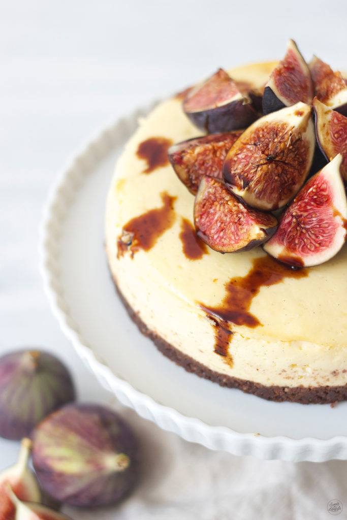 Frische Feigen und Balsamico am cremigen Vanille Cheesecake von Sweets & Lifestyle