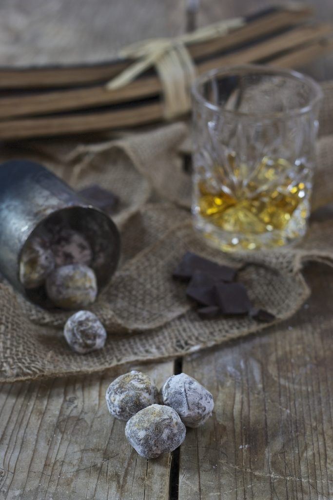 Selbst gemachte Whiskytrüffel als Weihnachtsgeschenk für Männer von Sweets & Lifestyle®