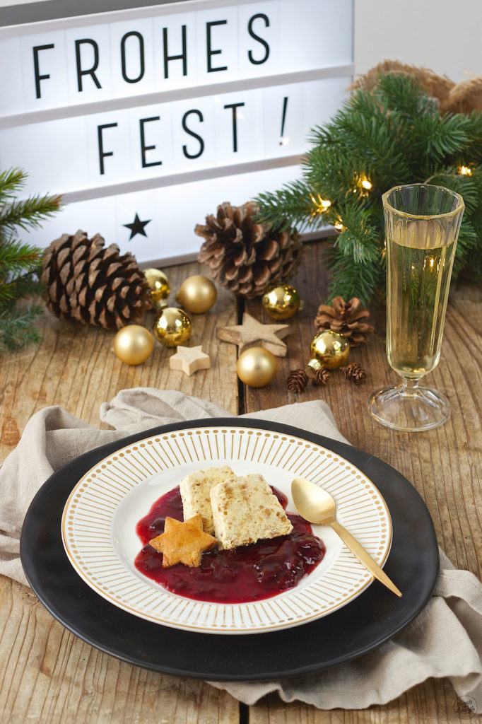 Lebkuchenparfait mit Rotweinzwetschgen als Dessert zu Weihnachten von Sweets & Lifestyle®