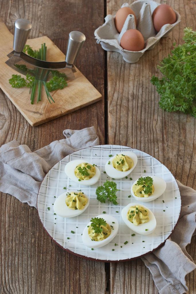 Mit erfrischender Kräutercreme gefüllte Eier nach einem Rezept von Sweets & Lifestyle®