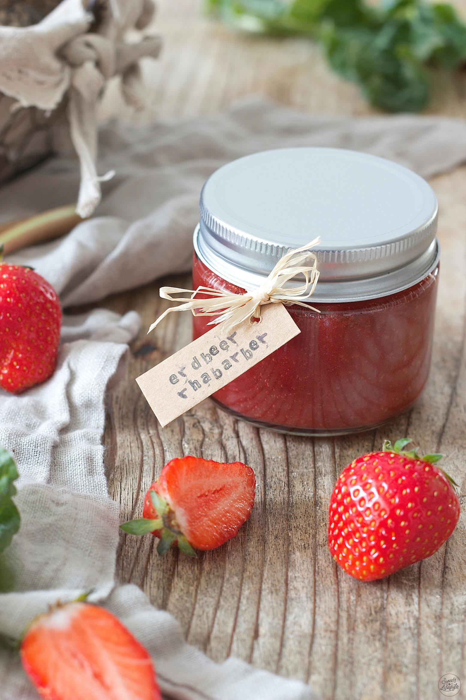 Erdbeer Rhabarber Marmelade - Rezept - Sweets &amp; Lifestyle®