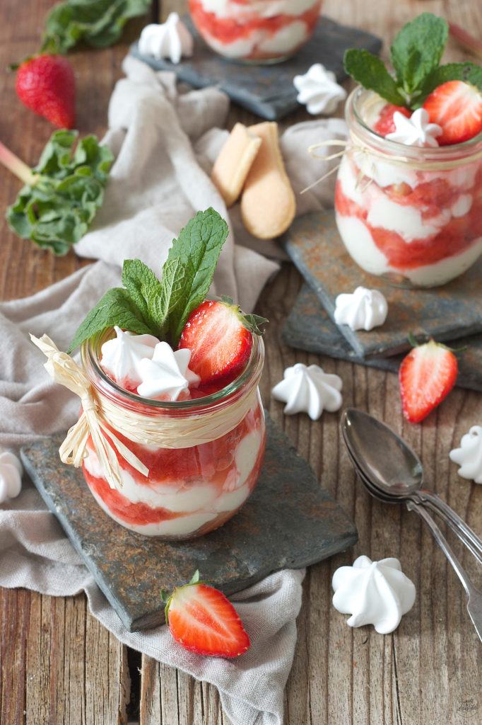 Rhabarber Erdbeer Tiramisu Rezept von Sweets & Lifestyle®
