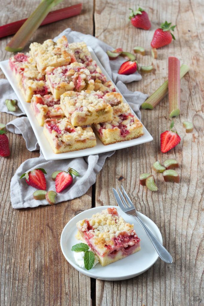 Erdbeer Rhabarber Kuchen Rezept von Sweets & Lifestyle®