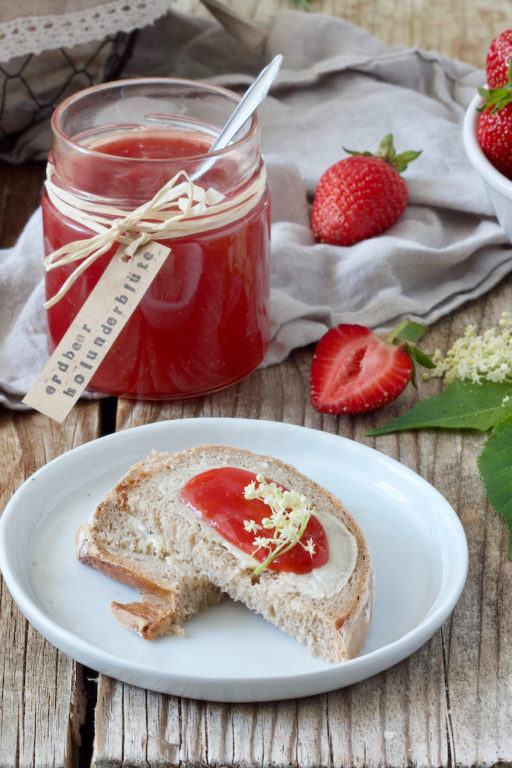 Erdbeer Holunderblüten Marmelade - Rezept - Sweets &amp; Lifestyle®