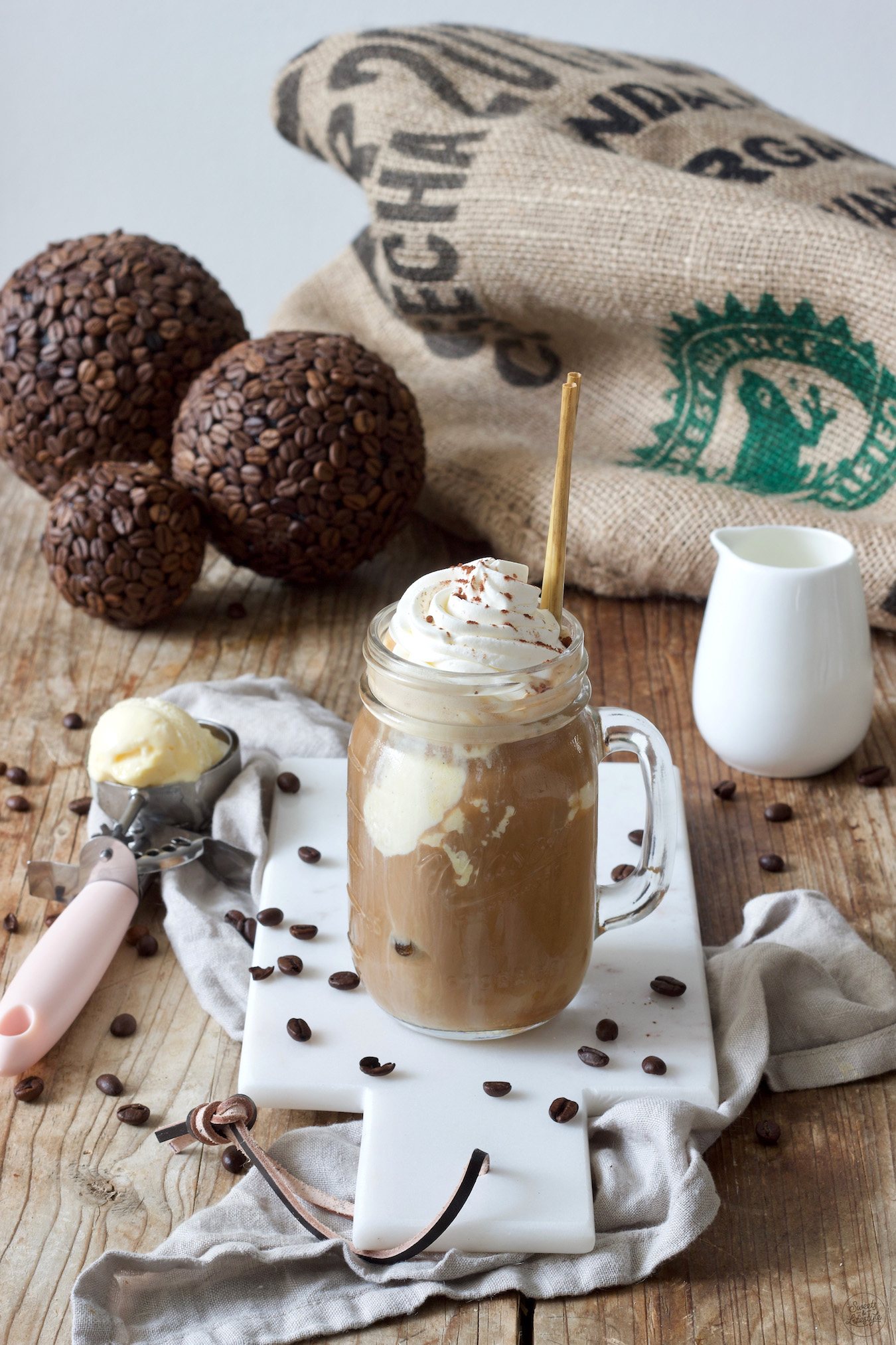 Eiskaffee mit Vanilleeis selber machen - Rezept - Sweets &amp; Lifestyle®
