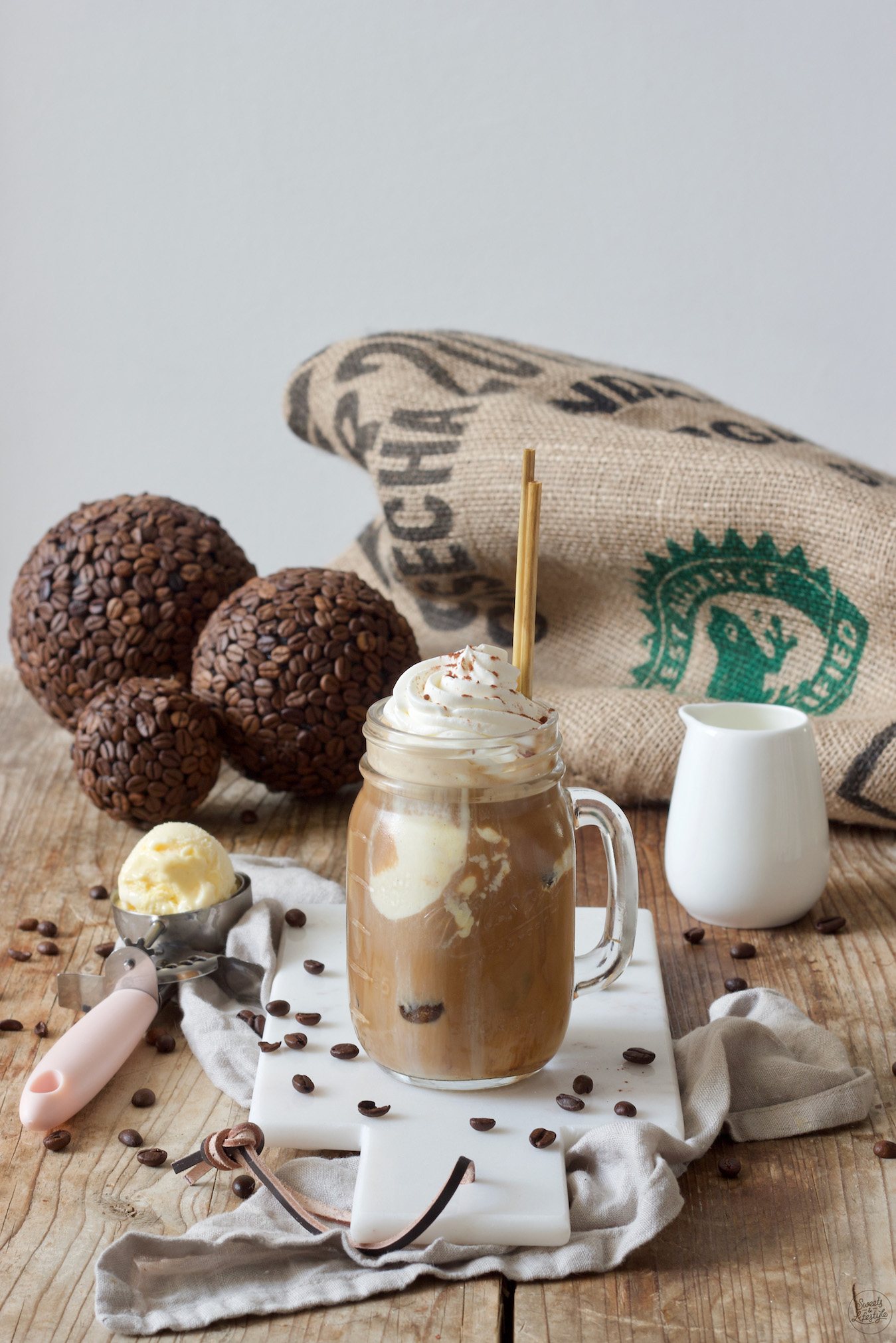 Eiskaffee mit Vanilleeis selber machen - Rezept - Sweets &amp; Lifestyle®