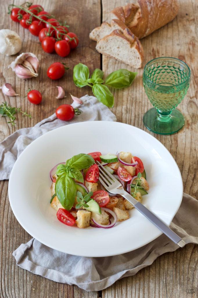 Toskanischer Brotsalat Panzanella als perfekter Sommersalat nach einem Rezept von Sweets & Lifestyle®