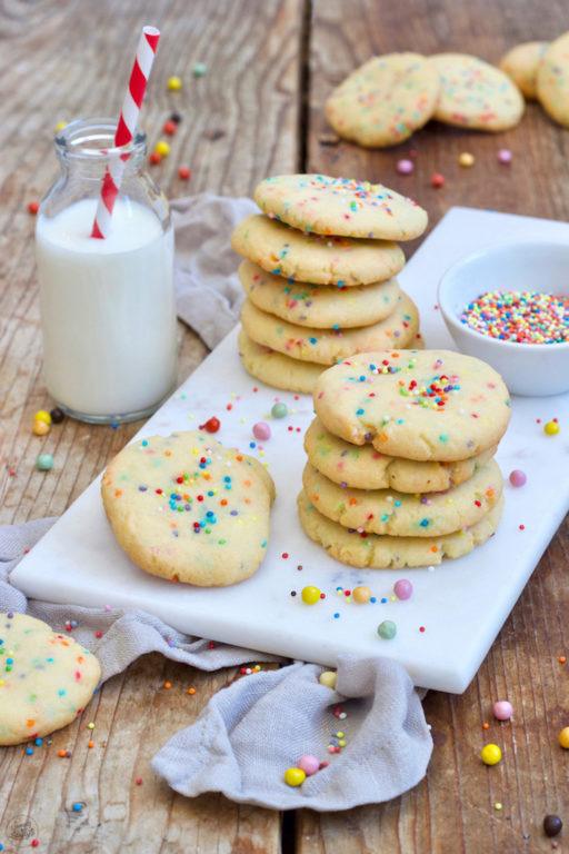 Konfetti Cookies für den Kindergeburtstag nach dem Rezept von Sweets & Lifestyle®