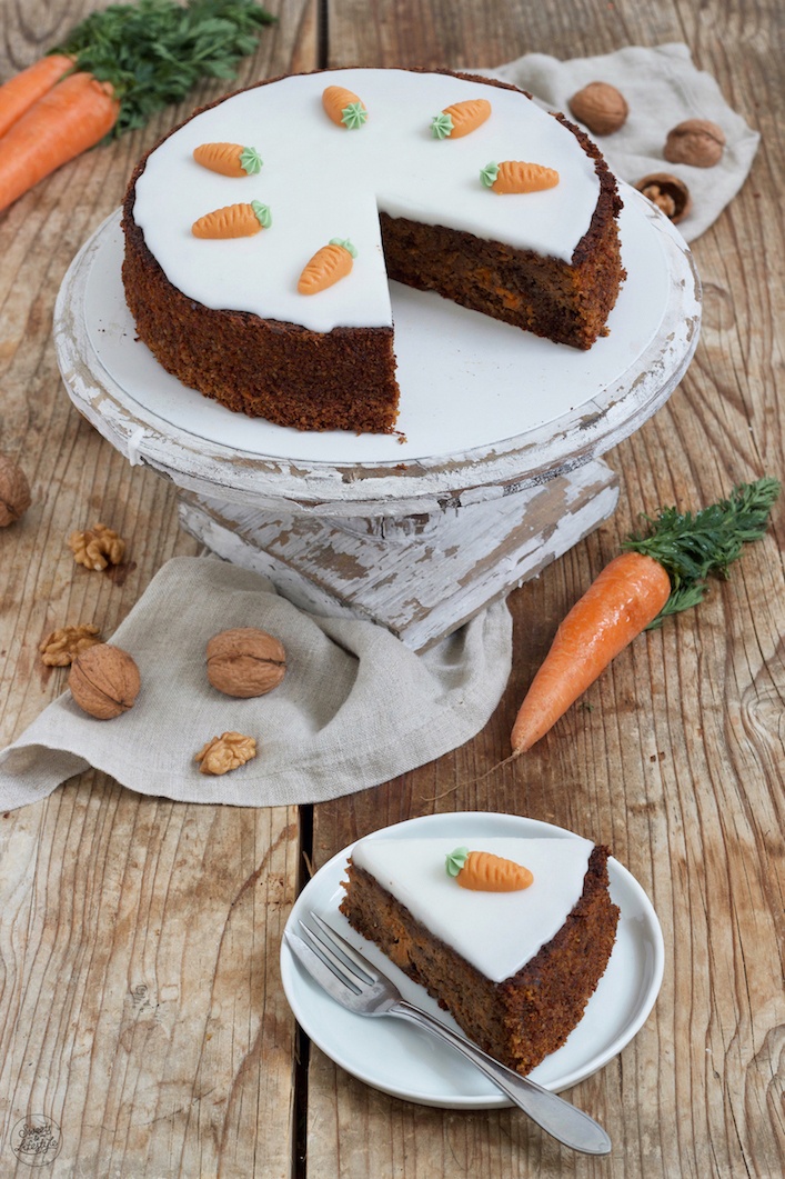 Karottenkuchen mit Nüssen - Rezept - Sweets &amp; Lifestyle®
