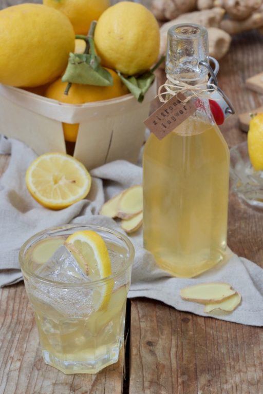 Erfrischender Zitronen-Ingwer-Sirup als Basis für Mischgetränke nach einem Rezept von Sweets & Lifestyle®