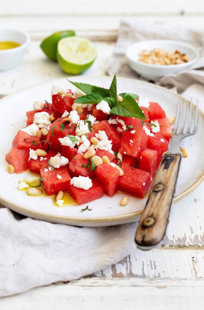 Wassermelonen Feta Salat mit Minze und gerösteten Pinienkernen nach einem Rezept von Sweets & Lifestyle®