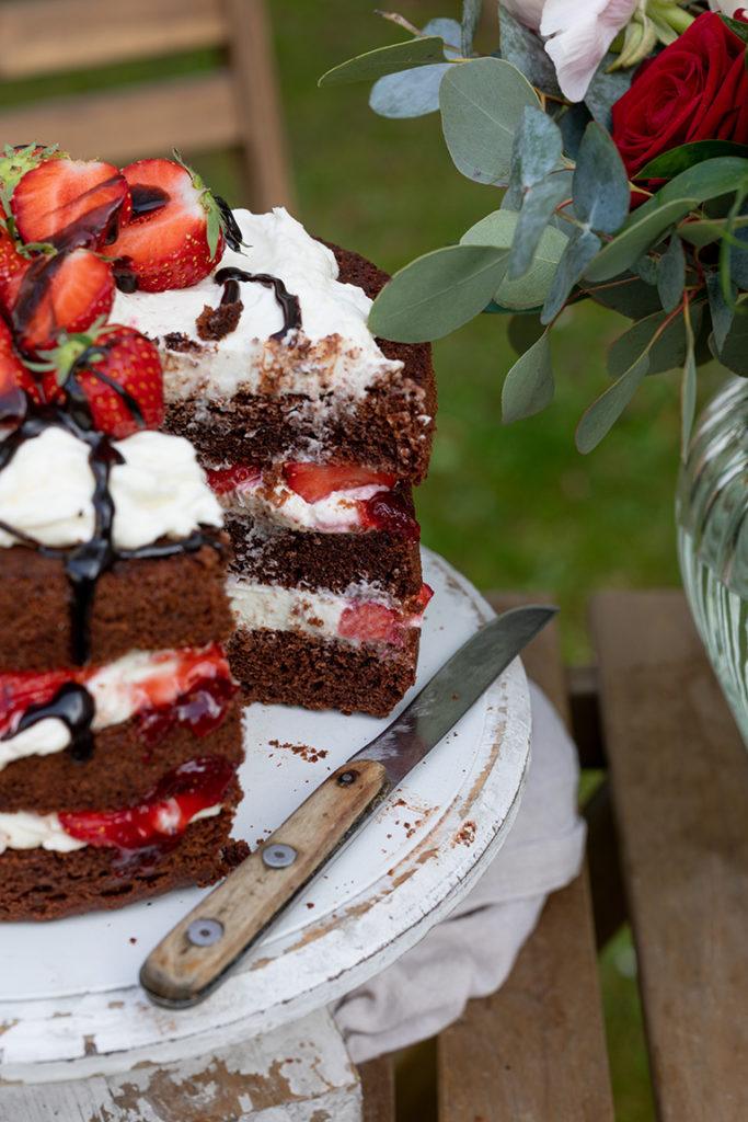 Anschnitt der leckeren Schoko Erdbeer Torte nach einem Rezept von Sweets & Lifestyle®