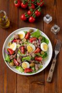 Low Carb Thunfischsalat mit Tomate Ei und Oliven nach einem Rezept von Sweets & Lifestyle®