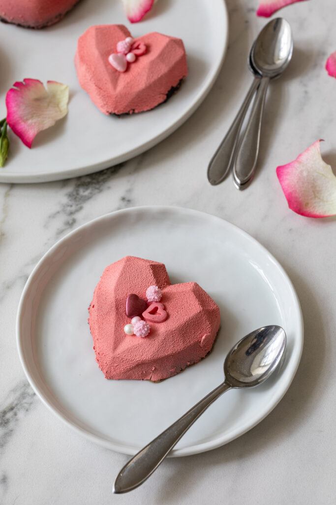 Erdbeer Oreo Herz Cakesicle als leckeres Dessert fuer den Valentinstag nach einem Rezept von Sweets & Lifestyle®