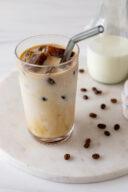 Leckerer Eiskaffee mit Kaffee Eiswuerfel gemacht nach einem Rezept von Sweets & Lifestyle®
