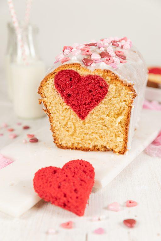 Kuchenrezept mit Herz im Inneren von Foodbloggerin Verena Pelikan von Sweets & Lifestyle®