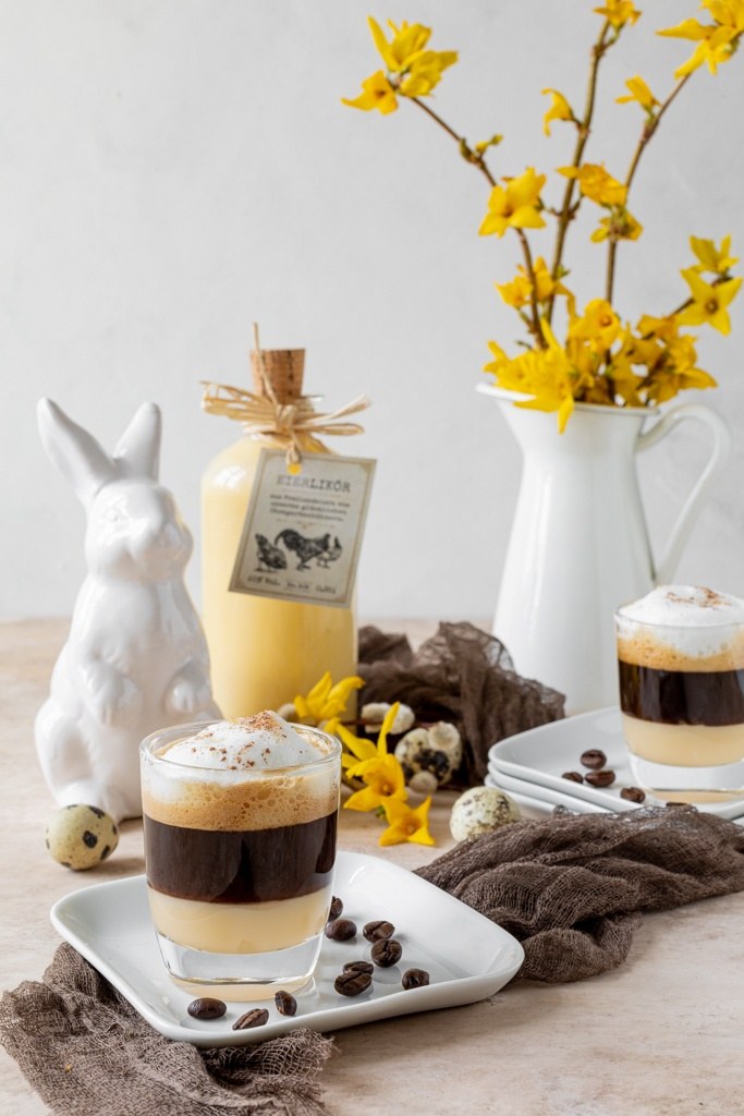 Leckerer Eierlikoer Kaffee mit Eierlikoer der Brennerei Roman Kraus nach einem Rezept von Foodbloggerin Verena Pelikan