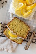 Rezept fuer einen saftigen Zucchini Zitronen Kuchen von Foodbloggerin Verena Pelikan