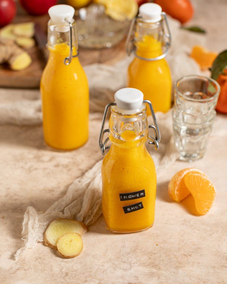Ingwer Shot mit Zitrone und Mandarinen selbst gemacht nach einem Rezept von Foodbloggerin Verena Pelikan