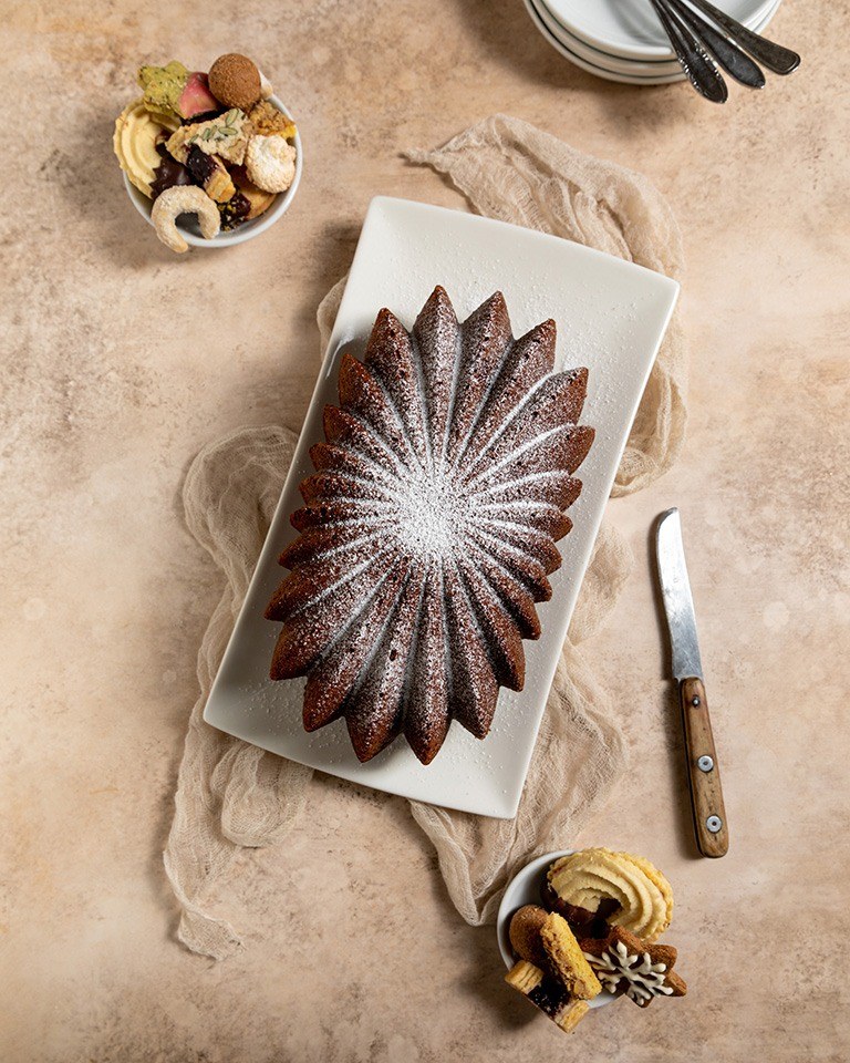 Saftiger Keksreste Kuchen gemacht aus uebrig gebliebenen Weihnachtskeksen nach einem Rezept von Foodbloggerin Verena Pelikan