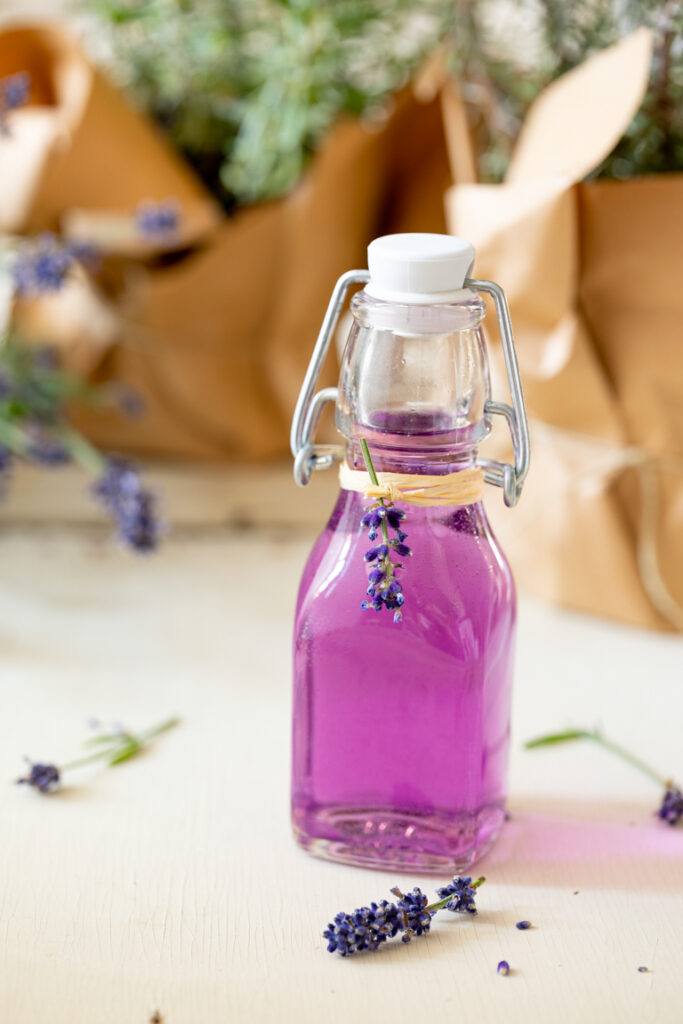 Leckerer Lavendelsirup gemacht nach einem Rezept von Verena Pelikan