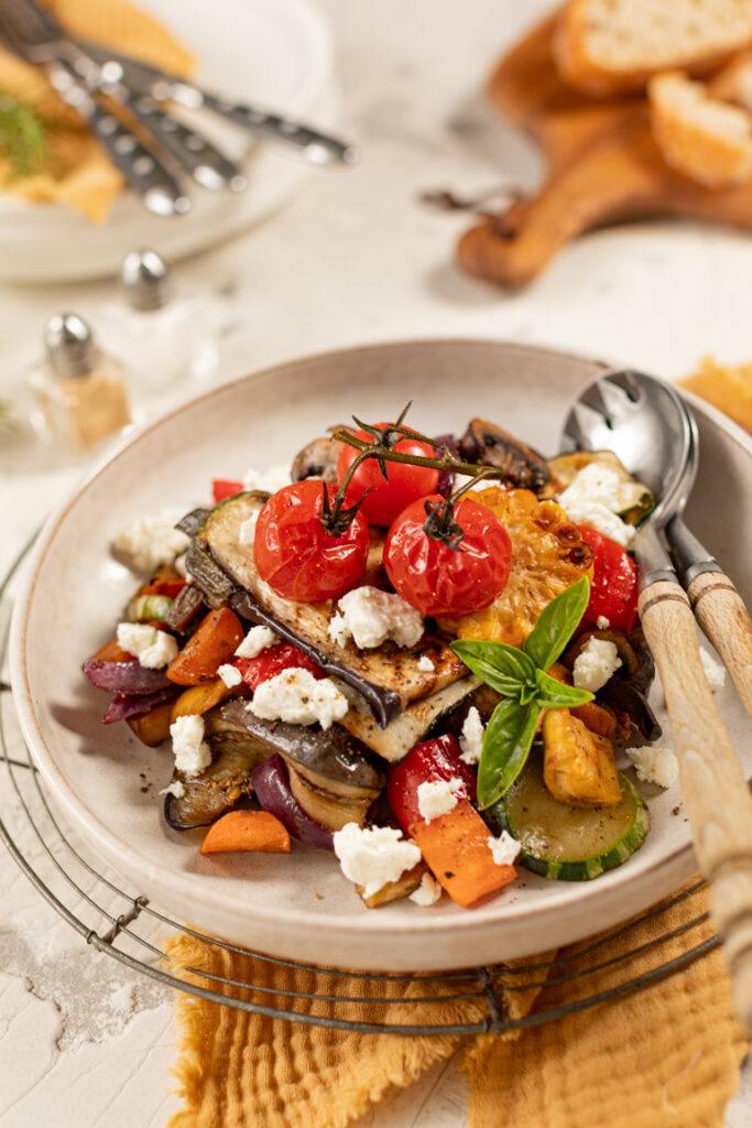 Schnell gemachter Grillgemuese Salat mit Feta als Sommersalat gemacht nach einem Rezept von Verena Pelikan