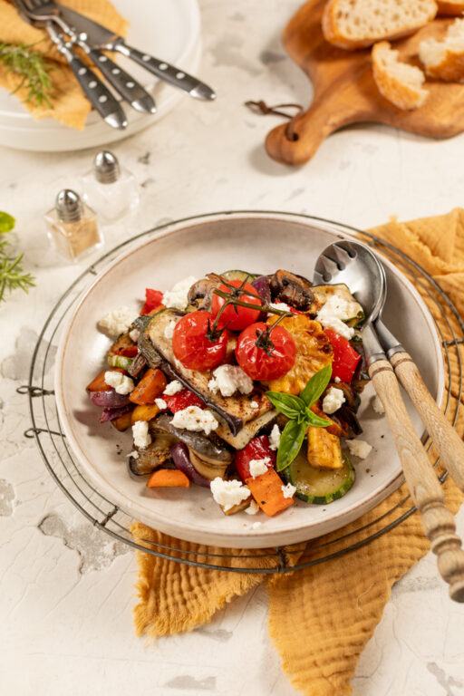 Einfacher Grillgemuese Salat mit Schafskaese gemacht nach einem schnellen Rezept von Verena Pelikan